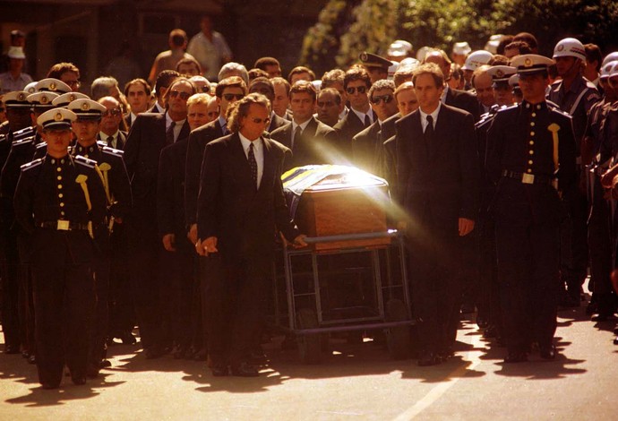 Enterro de Ayrton Senna em 1994 (Foto: Wilson Pedrosa / Agência Estado)